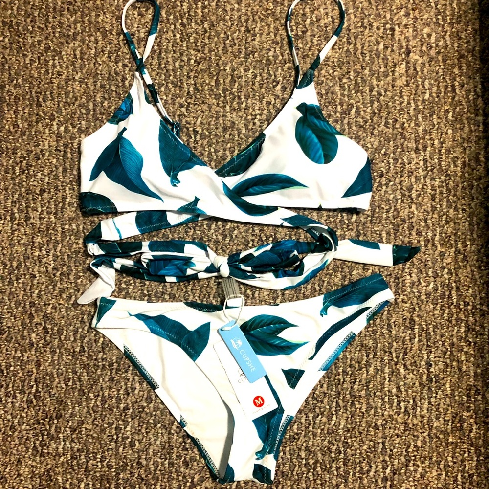 🍃💦NWT CUPSHE Court & Spark Fresh Leaves Wraparound Bikini Set Size M🍃💦